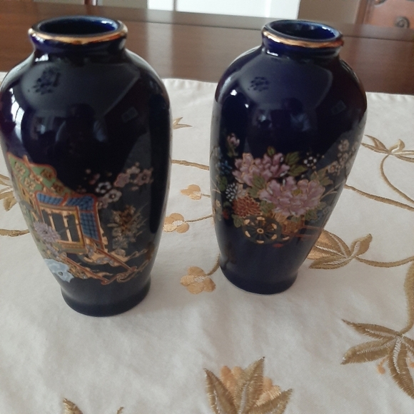 SET OF TWO VTG MINI JAPANESE VASES - Picture 2 of 7